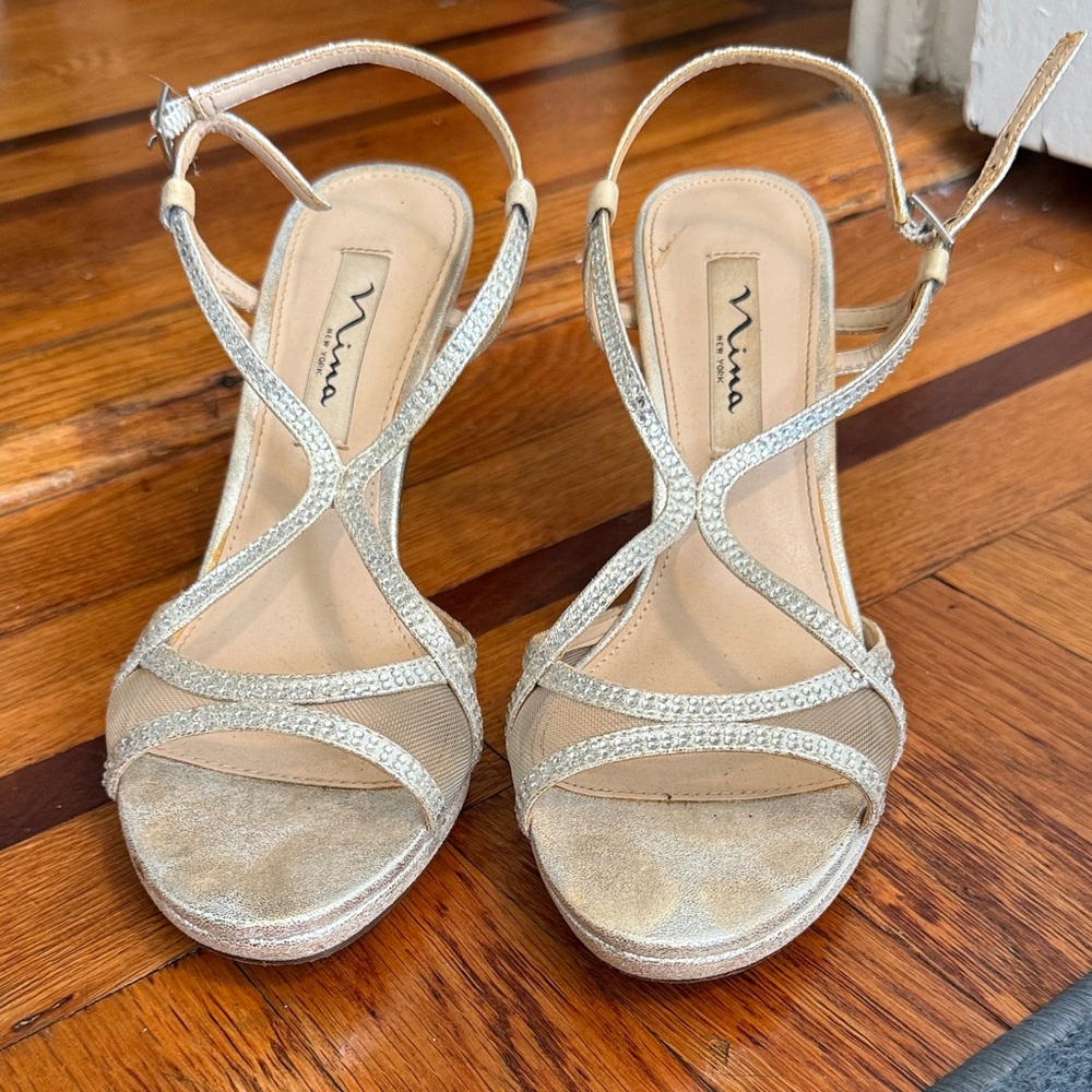Nina Women's Glitter Silver Heels Size: 7.5
